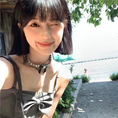 爱我你再亲亲我封面